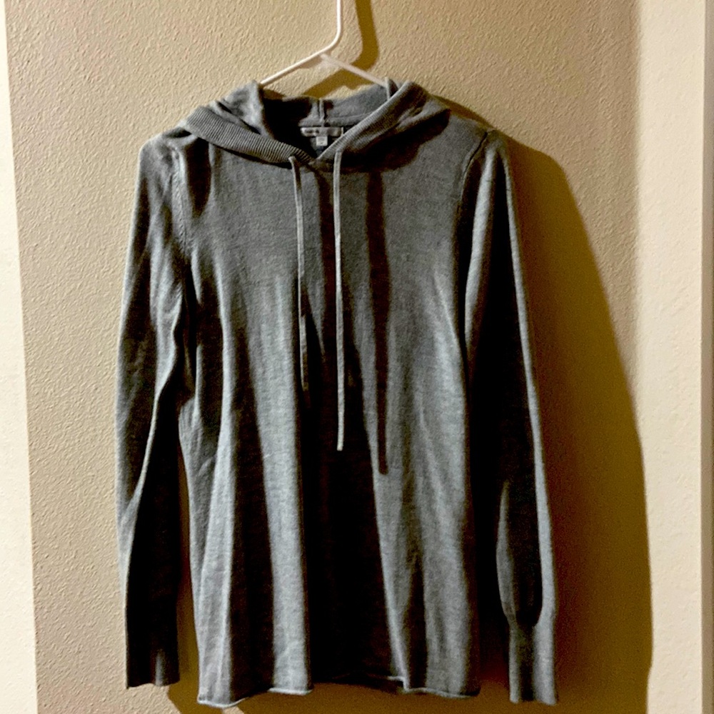 Gap body fit hoodie, size M, good condition, color grey.